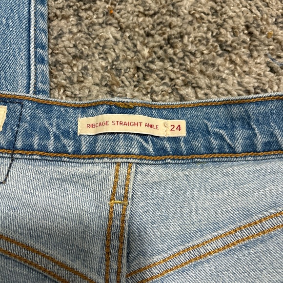 Levis Ribcage High Rise Jeans - Picture 4 of 7